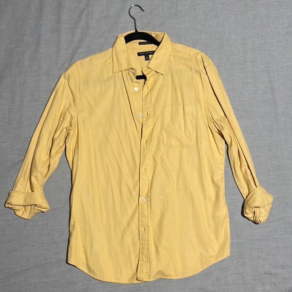 Banana Republic Untucked Fit Yellow Long Sleeve Shirt — Never Worn